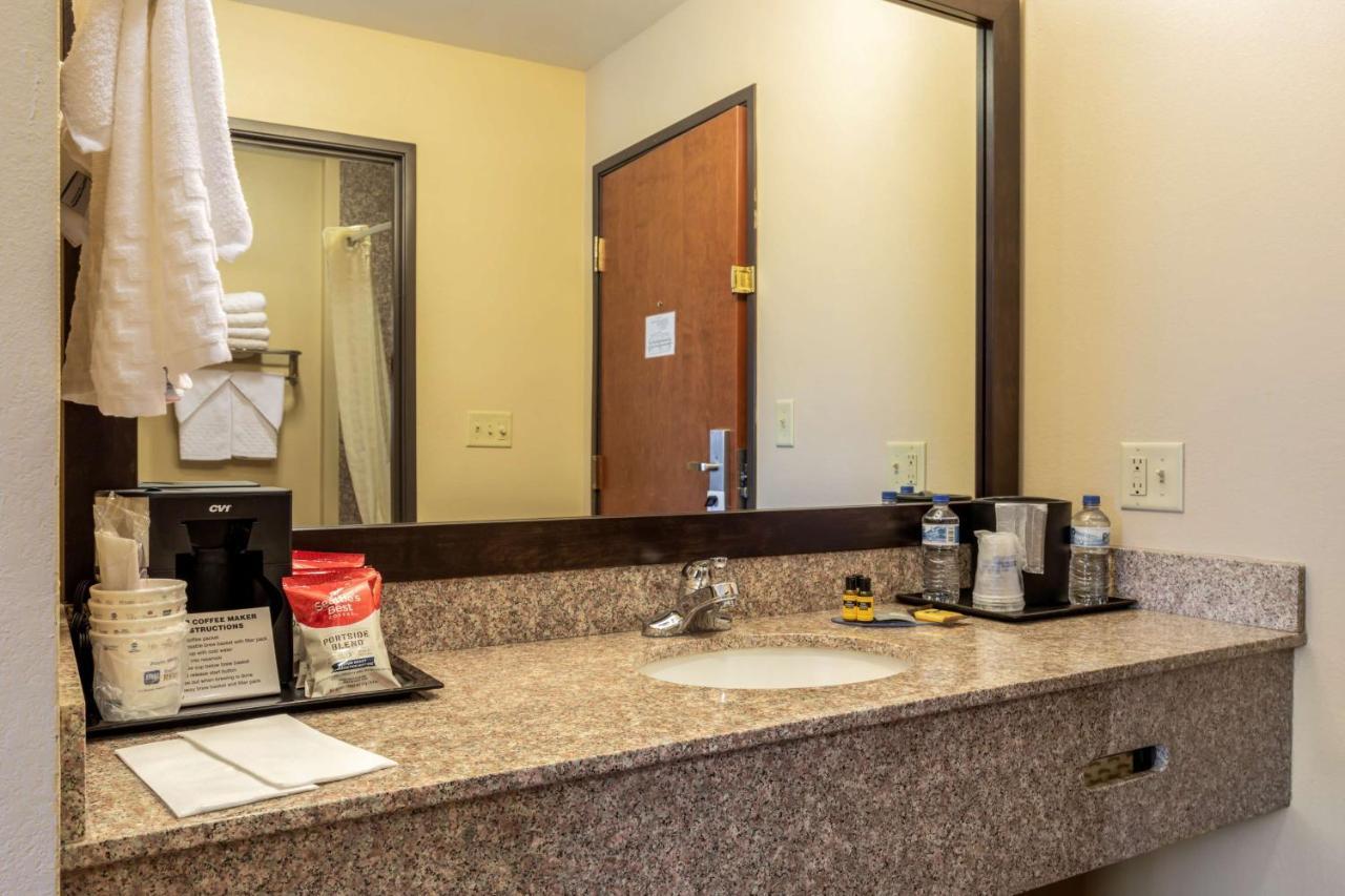 Best Western Plus Red River Inn Кларендон Екстер'єр фото