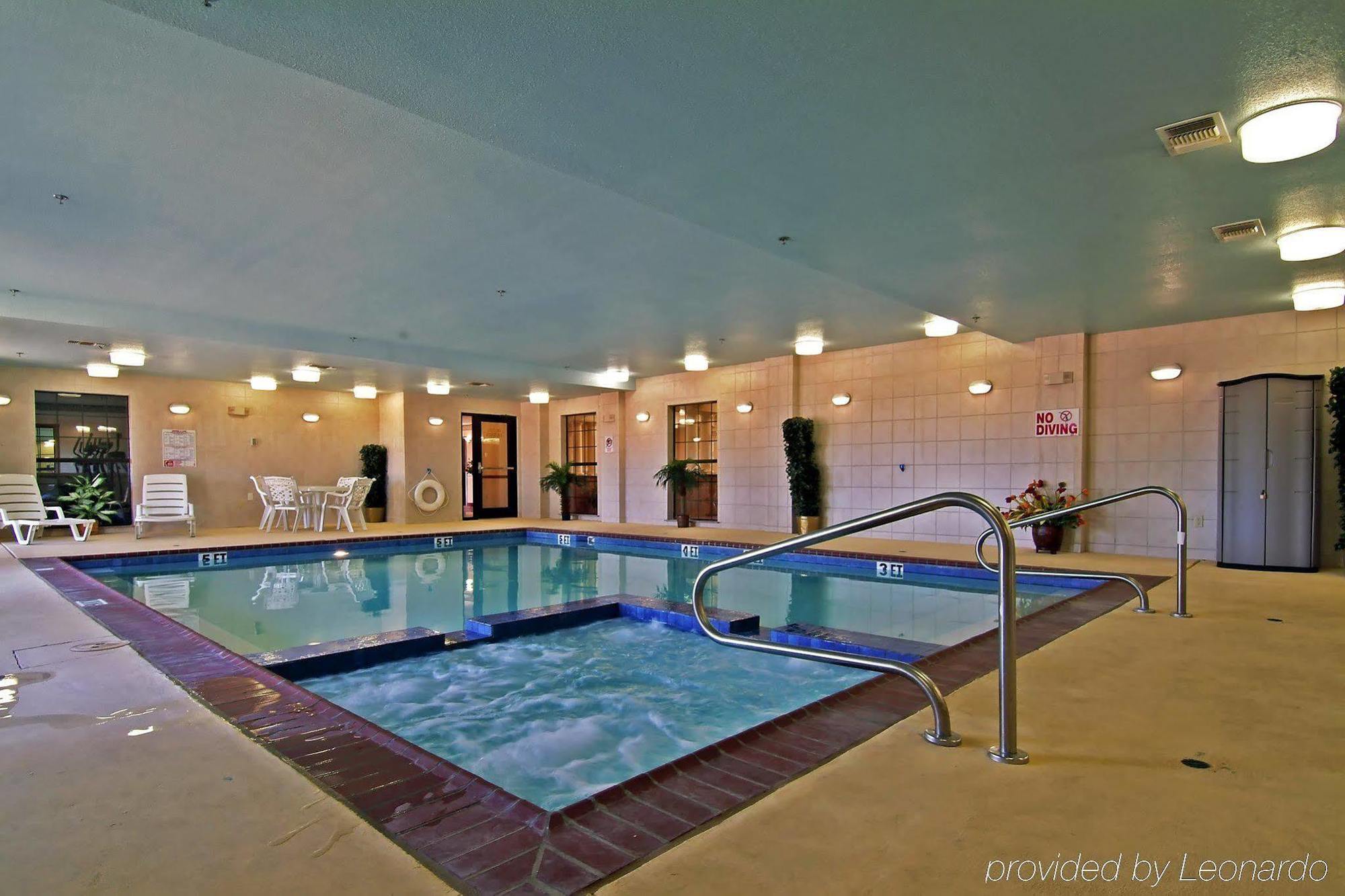 Best Western Plus Red River Inn Кларендон Зручності фото