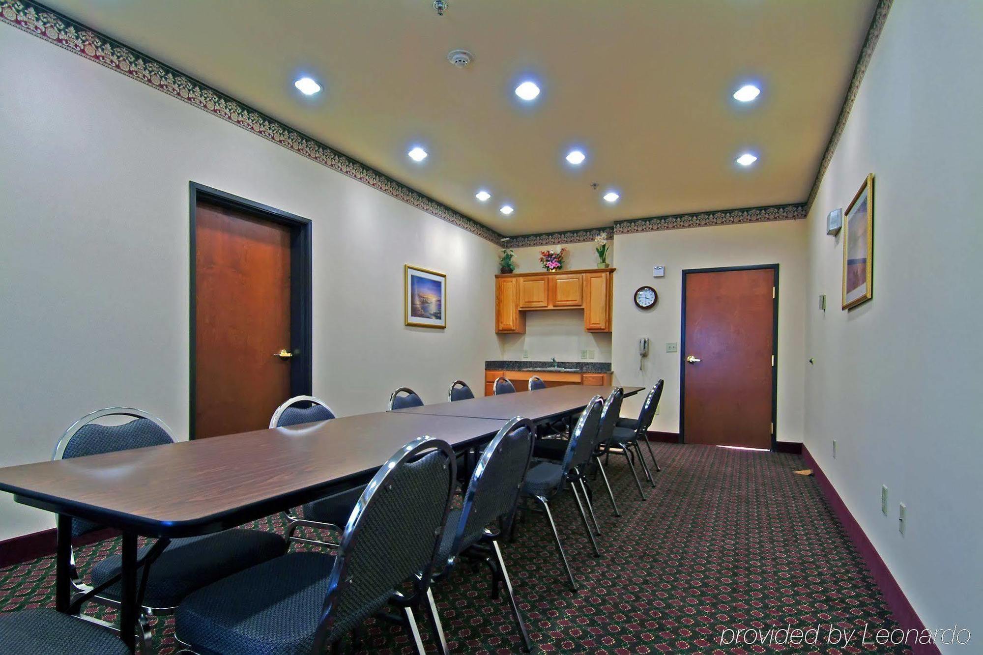 Best Western Plus Red River Inn Кларендон Зручності фото